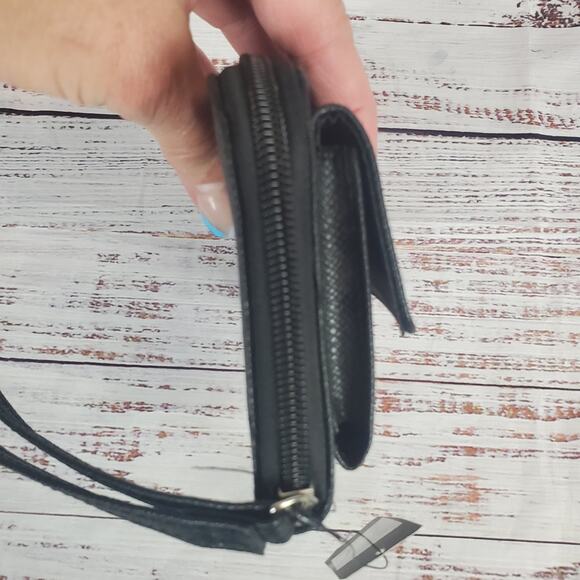 Tahari Black Front Pocket Organizer Wristlet Wallet All in one New with tag - Picture 8 of 14